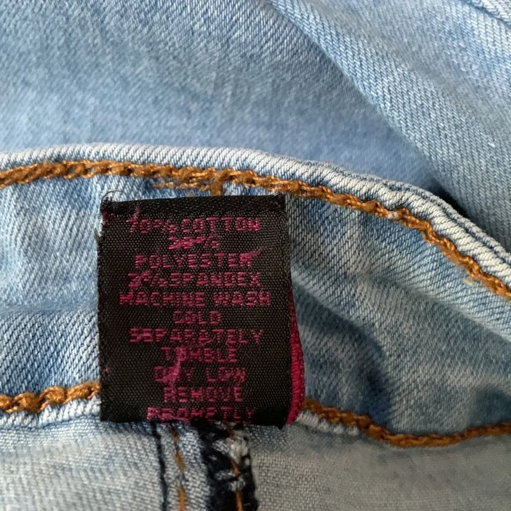 JW Jean Capris - Picture 7 of 8